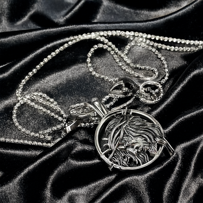 “Crown of Thorns” Jesus Pendant Necklace 🕊️