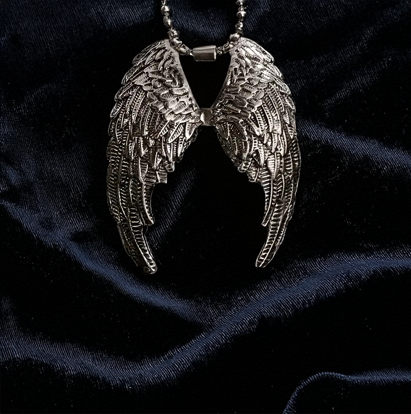 Heavenfall Wings” Pendant 🖤