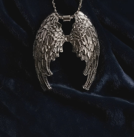 Heavenfall Wings” Pendant 🖤